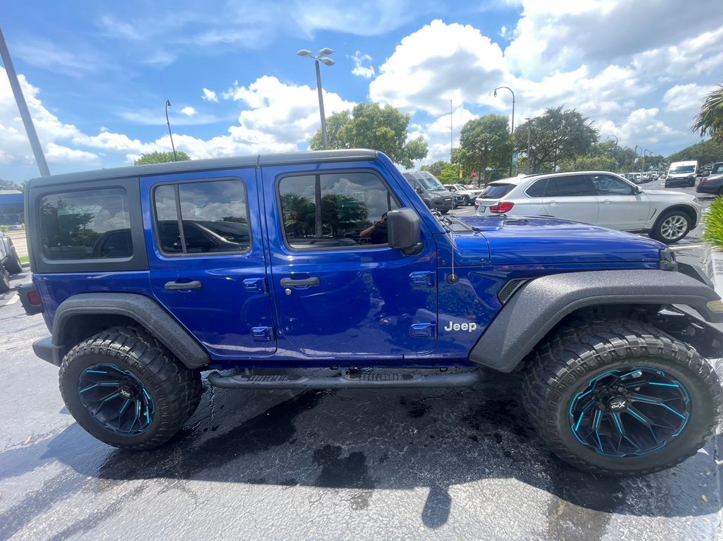jeep all-new wrangler unlimited 2018 1C4HJXDG9JW260900 image jeep all-new wrangler unlimited 2018 1C4HJXDG9JW260900 image